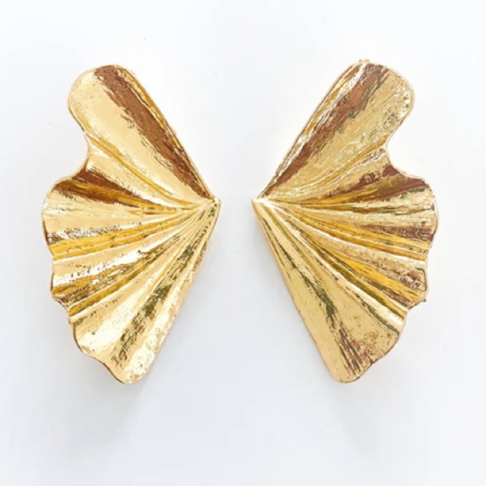 Gold Shell Earrings - Picture 2 of 9